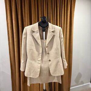 Chic Beige Women's Suit